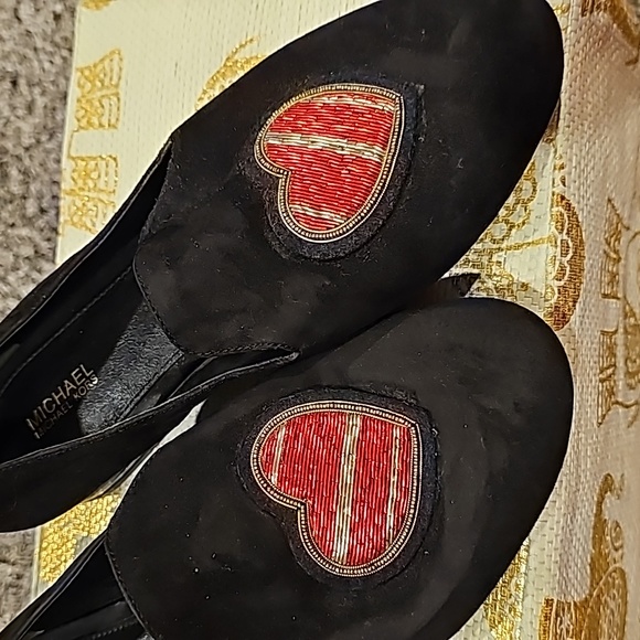 Michael kores red ♥️ heart black suede flats - Picture 2 of 5